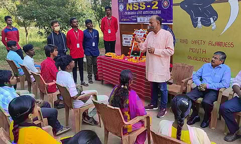 நிகழ்ச்சியில் முன்னாள் ராணுவ வீரரும் வால்ரஸ் நிறுவனத்தின் இயக்குனருமான வால்ரஸ் டேவிட் பேசிய காட்சி. 