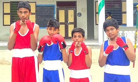 குத்துச்சண்டை போட்டியில் சாதனை படைத்த கீழக்கரை இஸ்லாமியா மெட்ரிக் மேல்நிலைப் பள்ளி மாணவர்கள்.