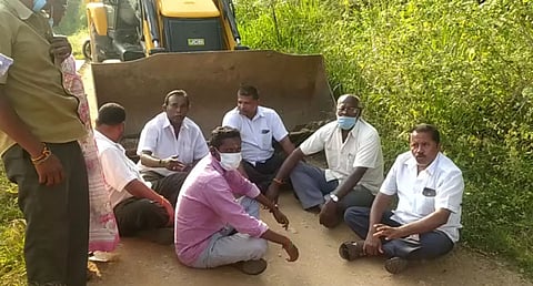 திடக்கழிவு மேலாண்மை சுகாதார கூடத்தை இடிக்க பொதுமக்கள் கடும் எதிர்ப்பு