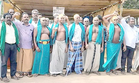 ஆர்ப்பாட்டத்தில் ஈடுபட்ட விவசாயிகள்.