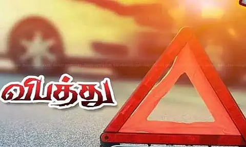 வேப்பூா் அருகே மோட்டார் சைக்கிள் மீது கார் மோதி விபத்து; 2 பேர் காயம்