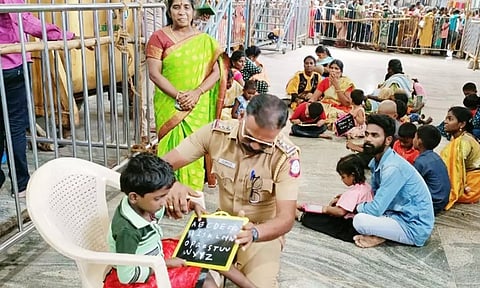 சமயபுரம் கோவிலுக்கு குழந்தைகளுடன் வரும் பெண்களின் துயர் துடைக்கும் வினோத அணுகுமுறையை கையாளும் போலீசார்