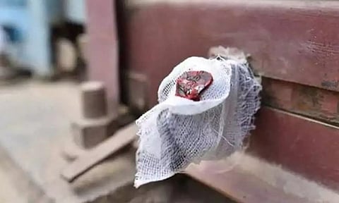 தொழில் வரி செலுத்தாத 125 கடைகளுக்கு சீல்- மாநகராட்சி அதிகாரிகள் நடவடிக்கை