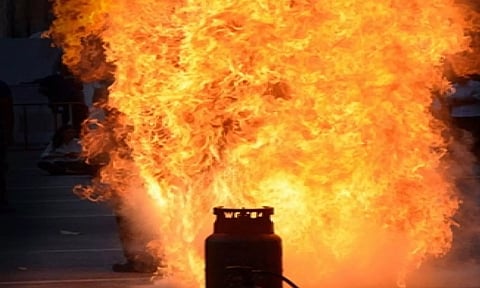 ஆவடியில் சிலிண்டர் வெடித்து பயங்கர விபத்து- 4 பேர் படுகாயம்