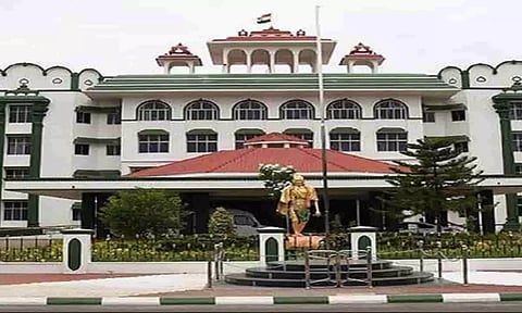 தமிழை வளர்க்க நடவடிக்கை எடுக்கவேண்டும்- தமிழக அரசுக்கு உயர் நீதிமன்ற மதுரை கிளை உத்தரவு