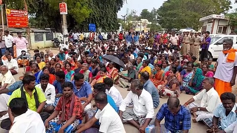 டாக்டர் உட்பட 3 பேர் பணியிட மாற்றம்