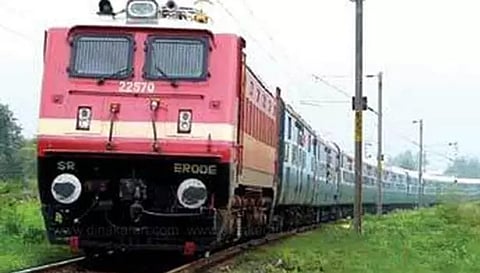 டெல்லியில் ரெயில்களை தினமும் கணக்கெடுத்த தமிழக இளைஞர்கள்- பணத்தை வாங்கி பயிற்சி என்று ஏமாற்றப்பட்ட பரிதாபம்