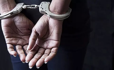 லாட்டரி சீட்டு விற்ற முதியவர் கைது