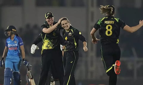 ஹாட்ரிக் விக்கெட் எடுத்த ஹீதர் கிரஹாம்