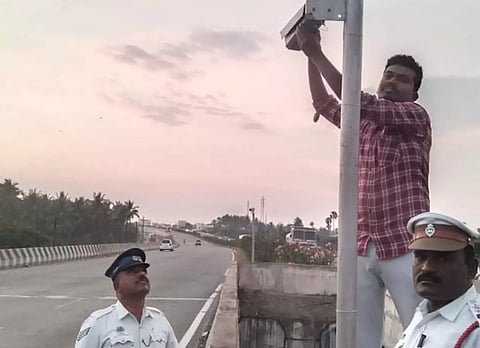 பெருமாநல்லூர் சாலையில் நவீன கேமராக்கள்