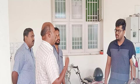 ஆணையர் ஆனந்த்மோகன் ஆய்வு செய்த காட்சி.