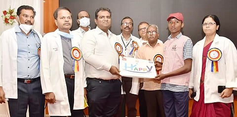 மதுரை அரசு ஆஸ்பத்திரியில் நடந்த விழாவில் கலெக்டர் அனீஷ்சேகர், டீன் ரத்தினவேல் மற்றும் பலர் கலந்து கொண்டார்.