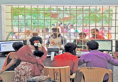ரத்த பரிசோதனை பதிவு செய்யும் இடத்தில் கூடுதலாக 2 கணினிகள் அமைக்கப்பட்டுள்ளதை படத்தில் காணலாம்.