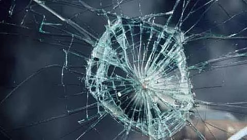 மதுரை யாகப்பா நகரில் கார் கண்ணாடிகளை கற்களை வீசி உடைத்த கும்பல்