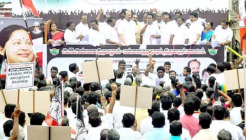 ஓ.பி.எஸ். அணியை கவிழ்க்க பண்ருட்டி ராமச்சந்திரன் மட்டுமே போதும்- முன்னாள் அமைச்சர் பேச்சு