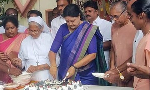 நான் யார் பக்கமும் இல்லை- சசிகலா