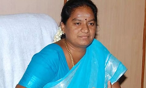 முன்னாள் எம்.பி. சசிகலா புஷ்பா வீடு மீது தாக்குதல்- 3 தி.மு.க. கவுன்சிலர்கள் உள்பட 13 பேர் மீது வழக்கு