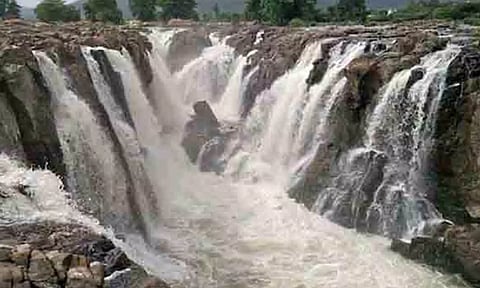 ஒகேனக்கல்லுக்கு நீர்வரத்து சரிவு