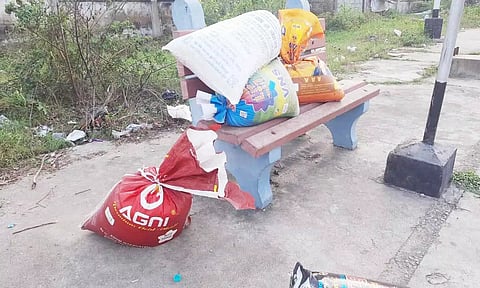 ரேசன் அரிசி மூட்டைகள்