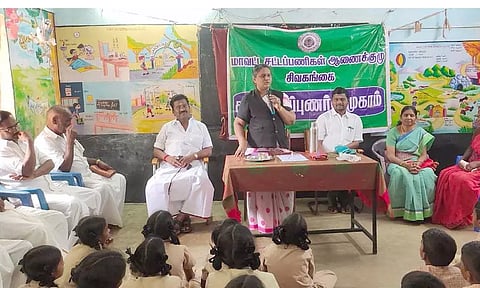 விழிப்புணர்வு முகாமில், மாவட்ட சட்டப்பணிகள் ஆணைக்குழு செயலாளர்- சார்பு நீதிபதி பரமேசுவரி பேசினார்.