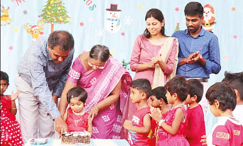 பிரண்ட்லைன் மிலேனியம் பள்ளியில் கிறிஸ்துமஸ் விழா நடைபெற்ற காட்சி. 