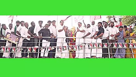 முன்னாள் எம்.பி. கோபாலகிருஷ்ணன் தலைமையில் எம்.ஜி.ஆர். சிலைக்கு மரியாதை செலுத்தப்பட்டது. 