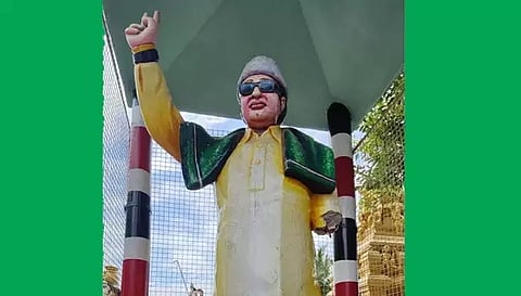 எம்.ஜி.ஆர். சிலைக்கு அ.தி.மு.க.வினர் மரியாதை