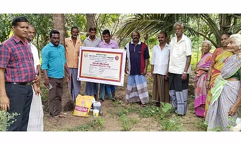 விவசாயிகளுக்கு செயல்விளக்கம் அளிக்கப்பட்டது. 