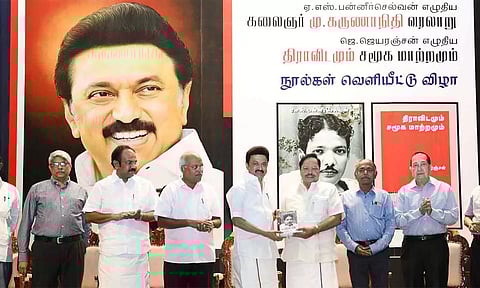 "கலைஞர் மு.கருணாநிதி வரலாறு" "திராவிடமும் சமூக மாற்றமும்": நூல்களை வெளியிட்ட முதலமைச்சர் மு.க.ஸ்டாலின்