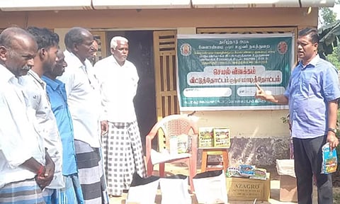 விவசாயிகளுக்கு மாடி தோட்டம் அமைப்பது குறித்து செயல் விளக்கம் அளிக்கப்பட்டது. 