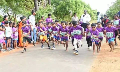 நீலகிரி மாவட்ட காவல் துறை சாா்பில் போதைப் பொருள் ஒழிப்பு விழிப்புணா்வு மாரத்தான்