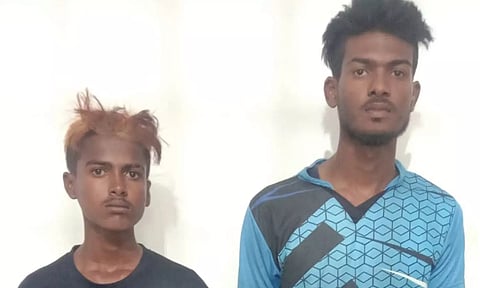 கைதான முஸ்தபா, சாதிக் பாஷா இருவரையும் படத்தில் காணலாம்.