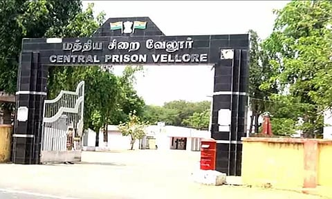 வேலூர் ஜெயில் கைதி ஆஸ்பத்திரியில் அனுமதி