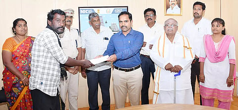 முன்னாள் கைதிகளின் மறுவாழ்வுக்கான நிதியுதவிகளை கலெக்டர் மதுசூதன்ரெட்டி வழங்கினார்.