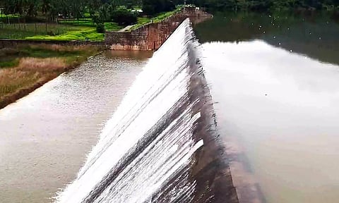 முழு கொள்ளளவை எட்டிய வள்ளிமதுரை வரட்டாறு அணை.