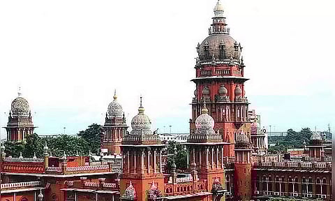 கரும்புடன் பொங்கல் பரிசு வழங்க கோரிய வழக்கு மீதான விசாரணை ஒத்திவைப்பு