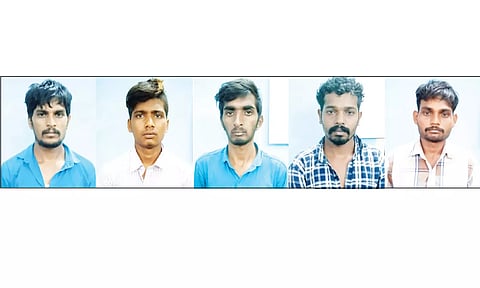 கொள்ளையில் ஈடுபட்ட 5 பேரை படத்தில் காணலாம். 