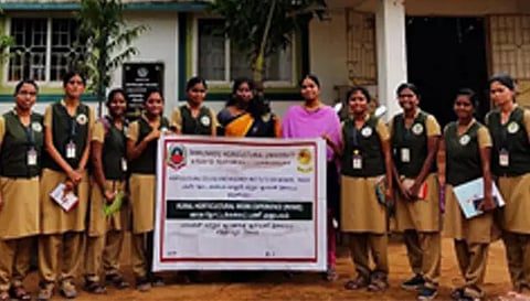 பெத்தநாயக்கன்பாளையத்தில் வேளாண்மை குறித்த கருத்தரங்கு கல்லூரி மாணவிகள் பங்கு பெற்றனர்.