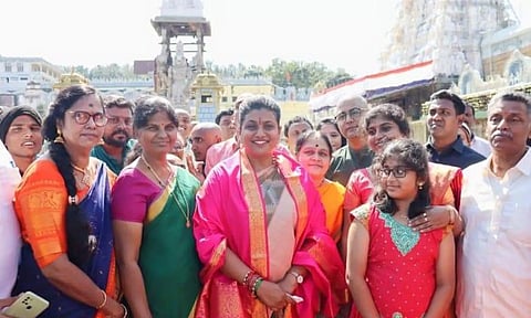 சந்திரபாபு நாயுடு மீது கோர்ட்டு தானாக முன்வந்து வழக்கு பதிவு செய்ய வேண்டும்- அமைச்சர் ரோஜா