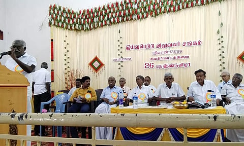 ஓய்வுபெற்ற அலுவலர் சங்க ஆண்டு விழாவில் கலந்து கொண்டவர்களை படத்தில் காணலாம்.