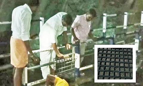 அருவி தடாகத்தில் தடுப்பு கம்பிகள் அமைக்கப்பட்ட போது எடுத்த படம்.