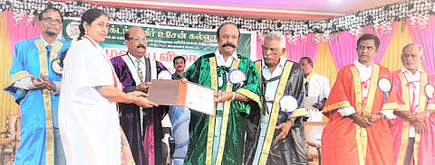1,150 பேருக்கு அமைச்சர் பெரியகருப்பன் பட்டம் வழங்கினார்