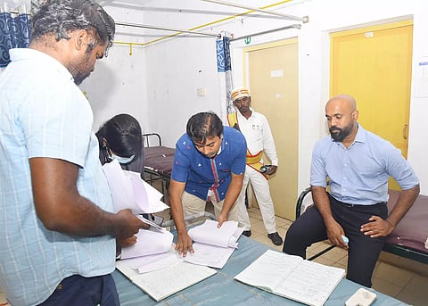 உச்சிப்புளியில் உள்ள ஆரம்ப சுகாதார நிலையத்தில் கலெக்டர் ஜானிடாம் வர்கீஸ் திடீர் ஆய்வு செய்தார்.