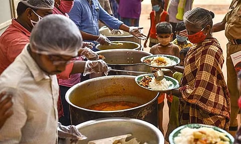 ஞானஸ்நான நிகழ்ச்சியில் கெட்டுப்போன உணவை சாப்பிட்ட 100 பேர் பாதிப்பு- விசாரணைக்கு உத்தரவிட்ட கேரள அமைச்சர்