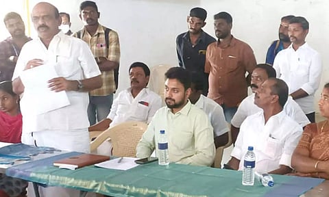 நிகழ்ச்சியில் தெற்கு தொகுதி செல்வராஜ் எம்.எல்.ஏ. பேசிய போது எடுத்த படம். அருகில் திருப்பூர் சப்கலெக்டர் ஸ்ருதன் ஜெய நாராயணன் மற்றும் பலர் உள்ளனர்.