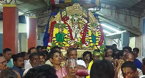 ஆத்தூர் கோவிலில் சொர்க்கவாசல் திறப்பு நிகழ்ச்சி நடைபெற்ற போது எடுத்த படம்.