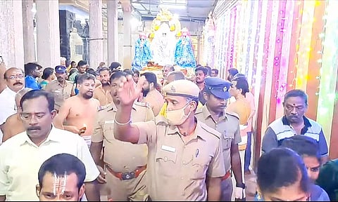 பரமபதவாசல் திறக்கப்பட்டது.