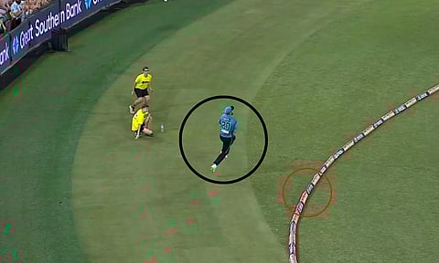 இப்படியும் கேட்ச் பிடிக்கலாமா? களத்தில் கலக்கிய மைக்கேல் நெசர் - வைரலாகும் வீடியோ