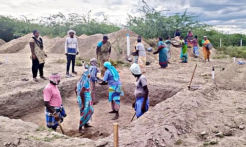 வெம்பக்கோட்டையில் நடந்த அகழாய்வு பணி.