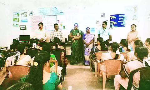 பேராவூரணியில் ஆசிரியர்களுக்கு எண்ணும் எழுத்தும் பயிற்சி நடந்தது.